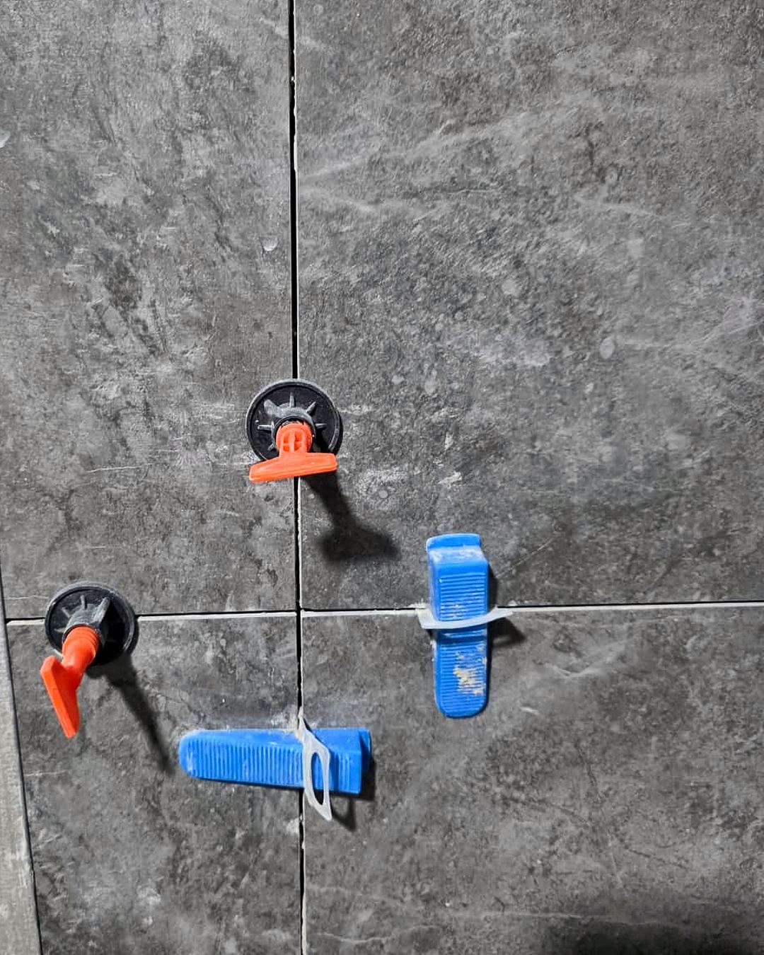 Renovation work – tile levelling clips