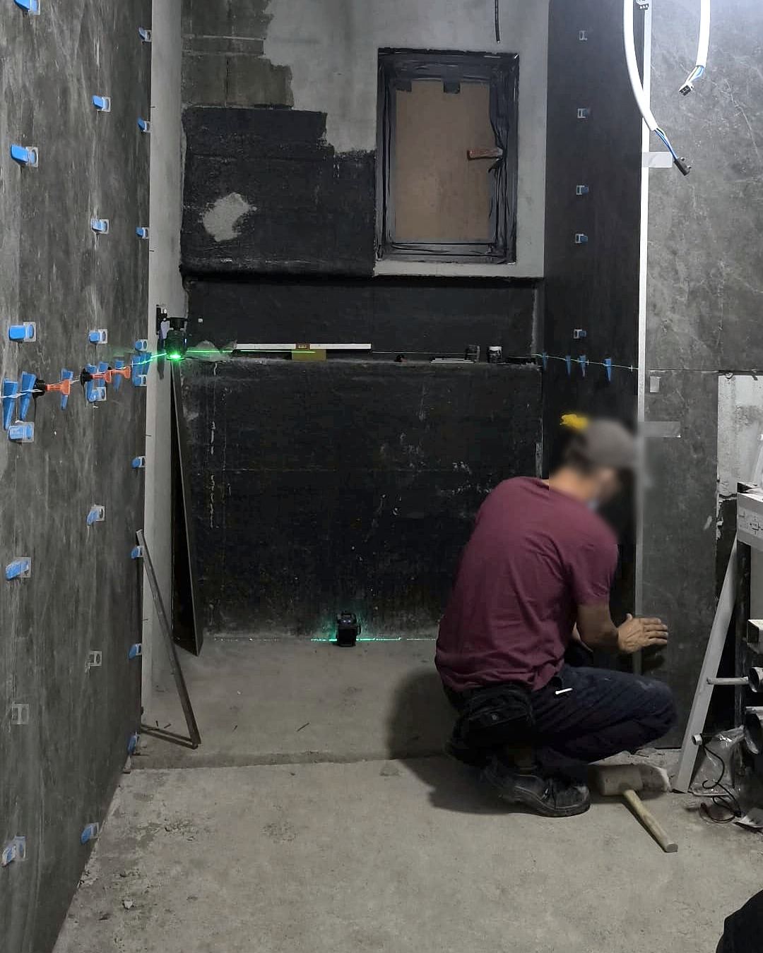 Renovation work – wall tiling laser level